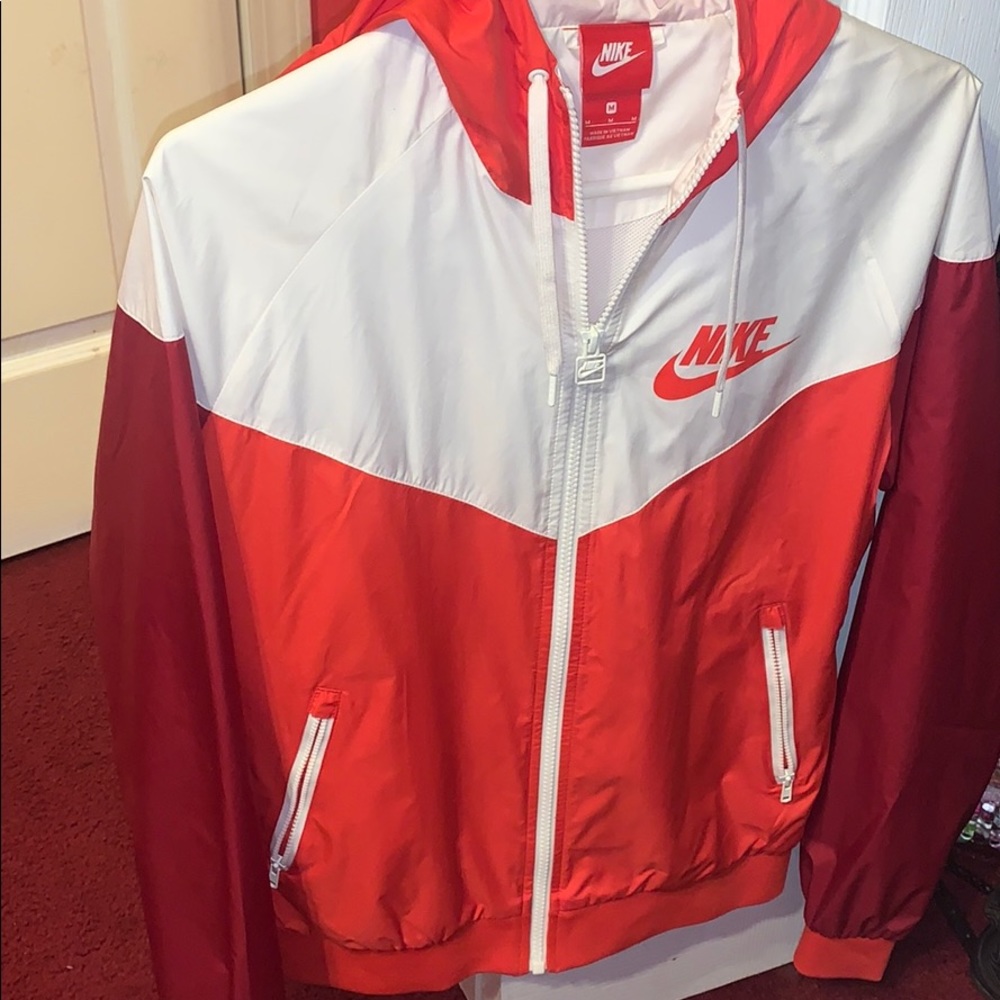 ALMOST NEW NIKE RAIN JACKET